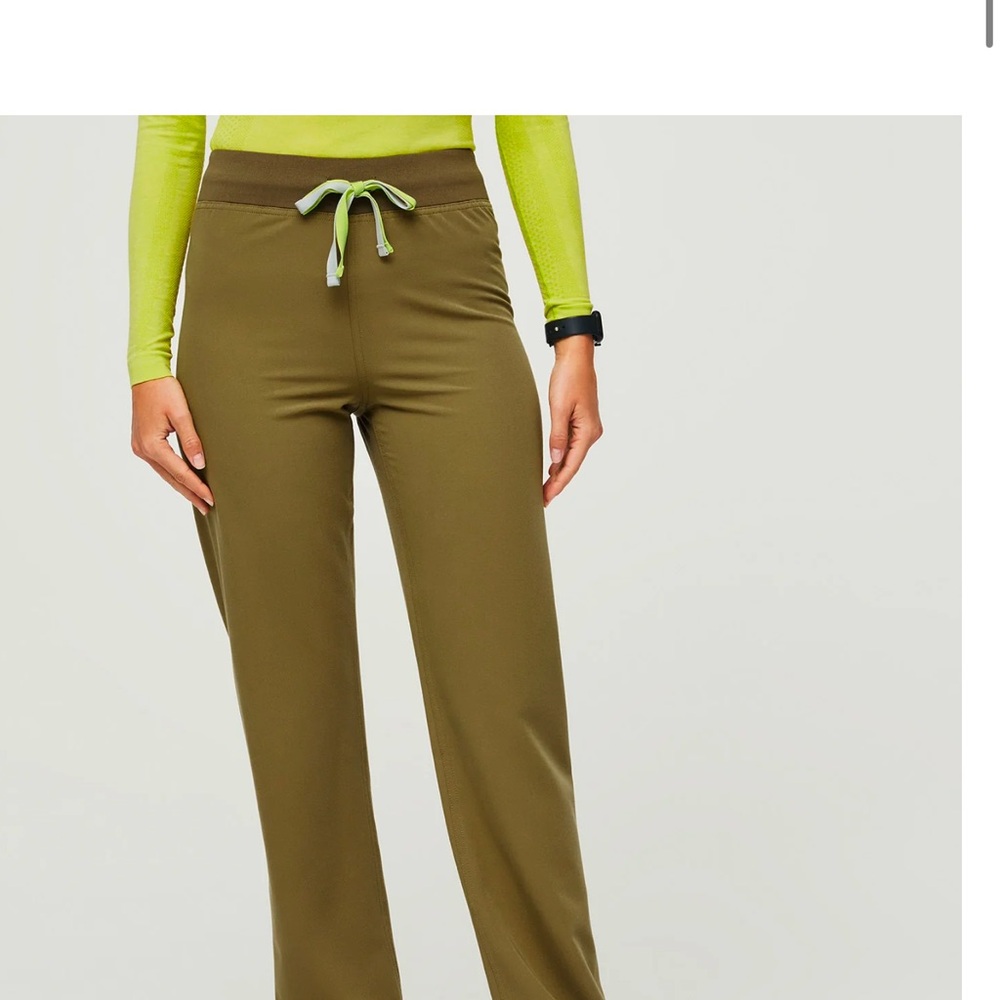 Figs Green Joggers with Elastic Waistband and Relaxed Fit